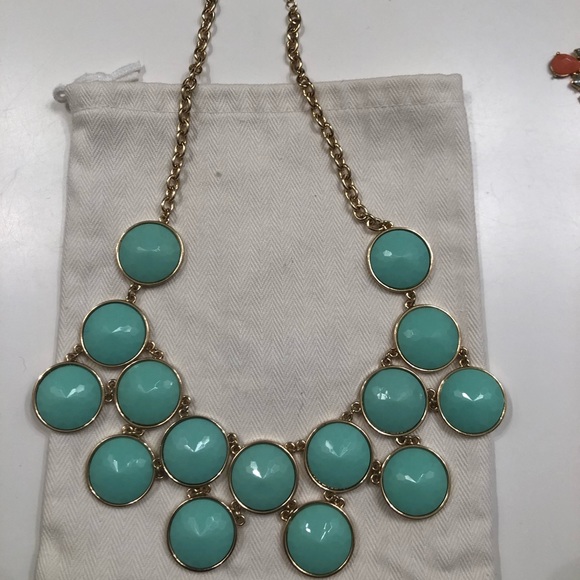 Francesca’s Bubble Necklace - Picture 2 of 3